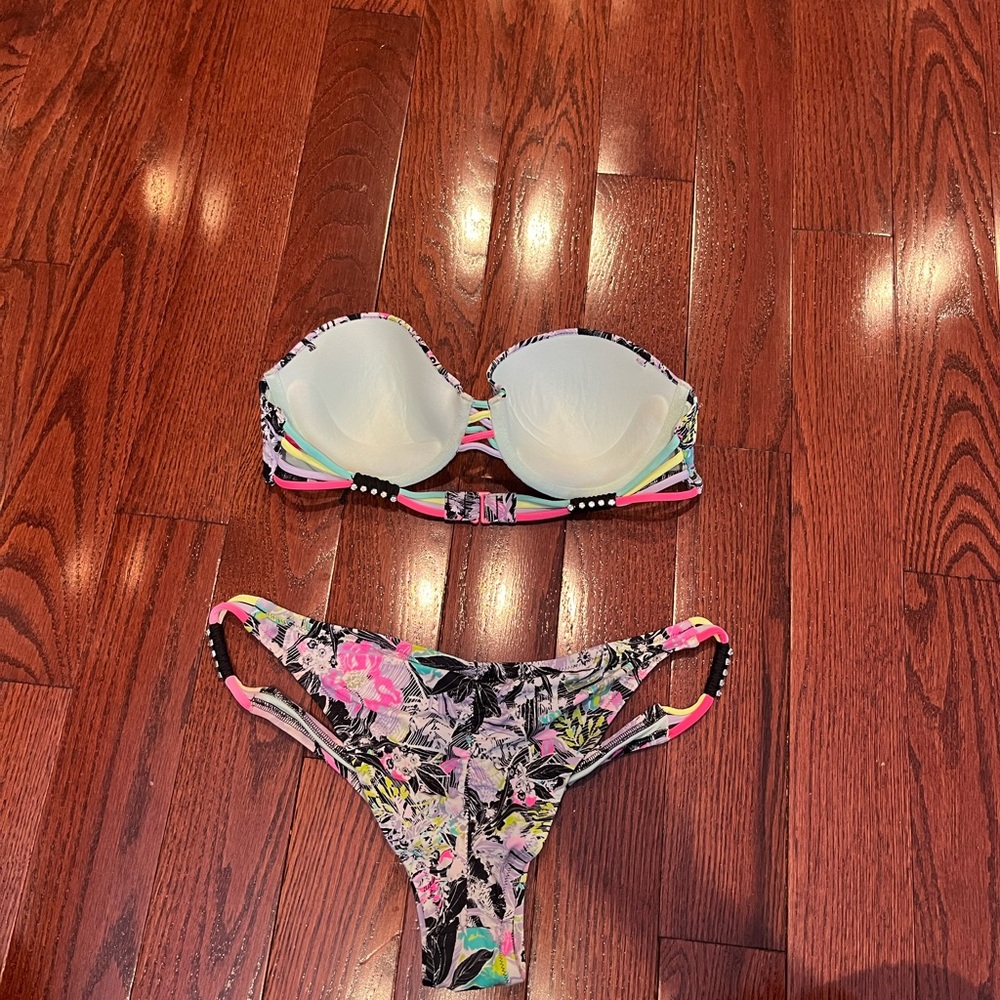 Victoria Secret bikini - Picture 9 of 13